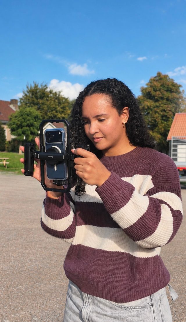 Janelle achter een camera-rig